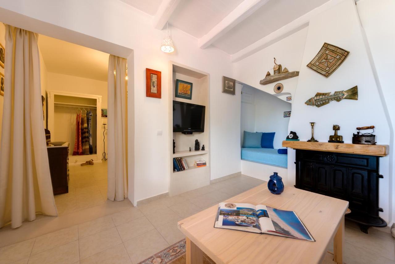 Moschatos Beach House คามารี ภายนอก รูปภาพ