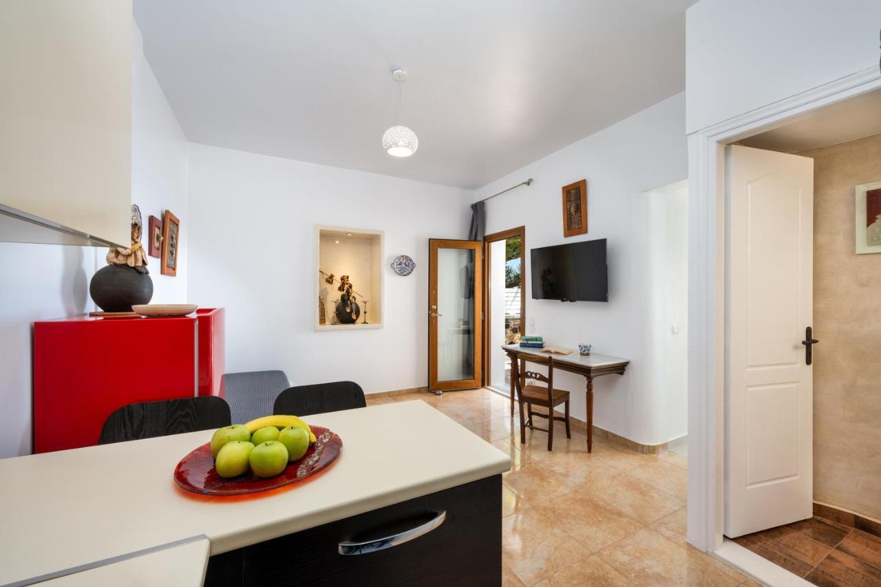 Moschatos Beach House คามารี ภายนอก รูปภาพ