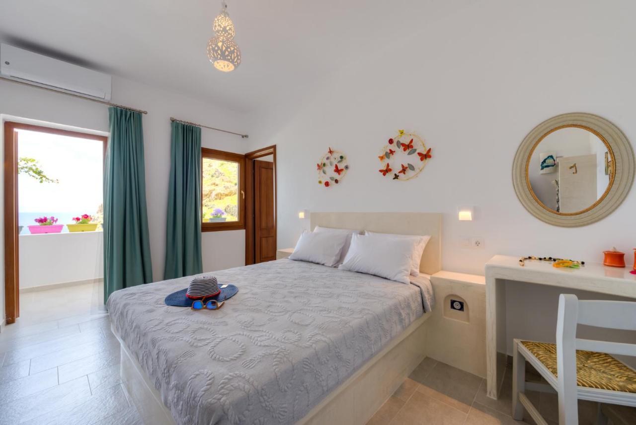 Moschatos Beach House คามารี ภายนอก รูปภาพ