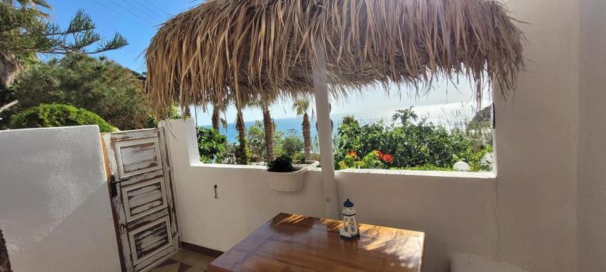 Moschatos Beach House คามารี ภายนอก รูปภาพ